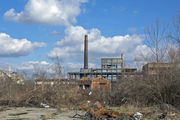 Sırbistan 'ın Loznica kentindeki yıkılmış viskoz fabrikası. Bir zamanlar lider ve güçlü bir fabrika olan Yugoslavya 'nın çöküşü tamamen çöktü..