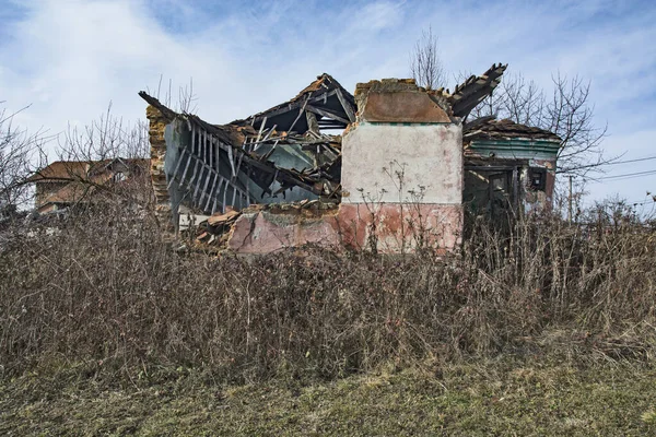 Зруйнований Старий Зруйнований Будинок Який Зруйнувався — стокове фото