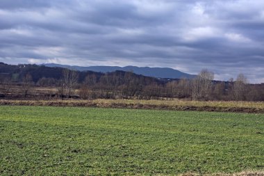 Sırbistan 'ın batısındaki Jadar nehir vadisinde Loznica kasabası yakınlarındaki Panorama.