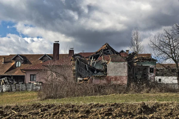 Ruínas Uma Antiga Casa Que Entrou Colapso Devido Deterioração — Fotografia de Stock