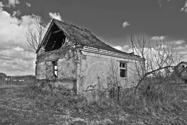 Ruínas Uma Antiga Casa Que Entrou Colapso Devido Deterioração — Fotografia de Stock