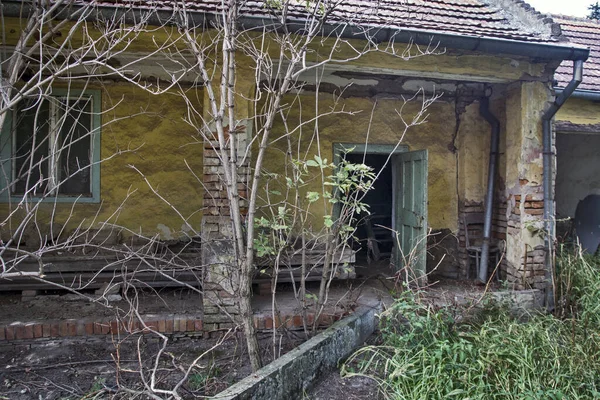 Voyvodina Terk Edilmiş Süslü Bir Çiftlik — Stok fotoğraf