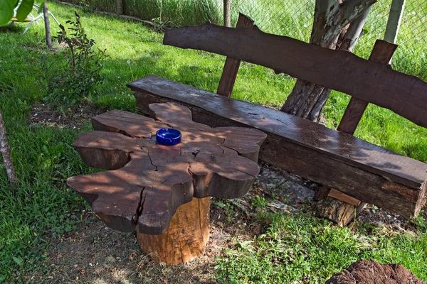 Posto Tranquillo Silenzioso Piccolo Parco Con Panca Tavolo Legno Panchina — Foto Stock