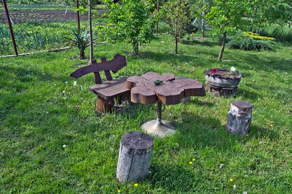 Posto Tranquillo Silenzioso Piccolo Parco Con Panca Tavolo Legno Panchina — Foto Stock