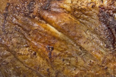 Kutlamak için gevrek domuz eti. Sadece misafirlerin gelmesi bekleniyor..