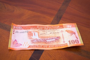 100 rupi.