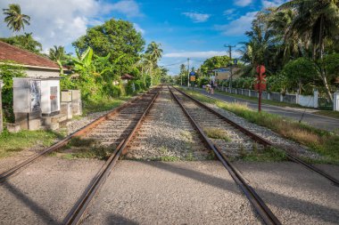 Demiryolu ortasında küçük bir kasaba.