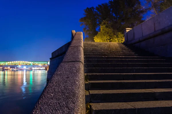 The stairs on the embankment of the Moscow river. — Stock Photo, Image