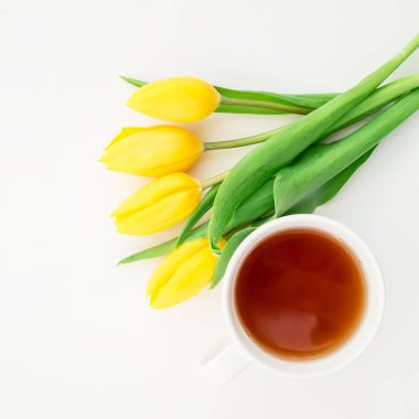 Lale çiçek çay ile