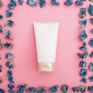 pembe bir arka plan üzerinde kozmetik krem