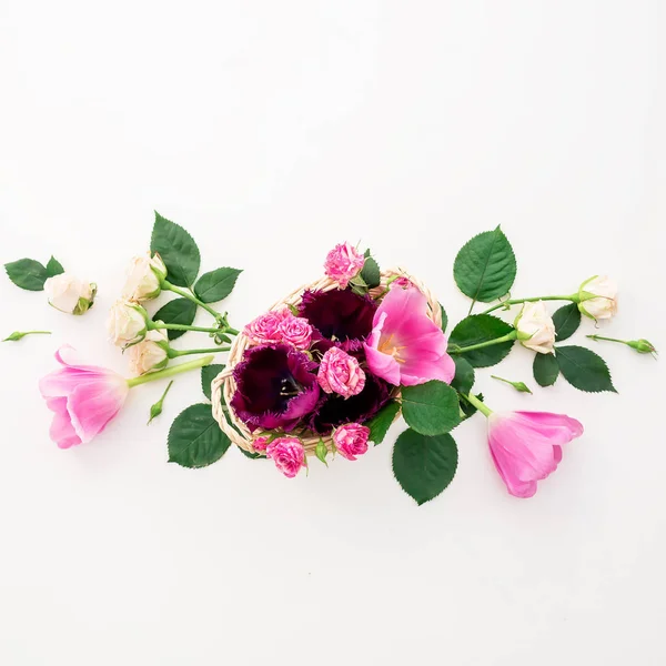 Blumenmuster mit Tulpenblüten — Stockfoto