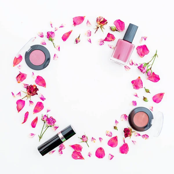 Flores secas com cosméticos — Fotografia de Stock