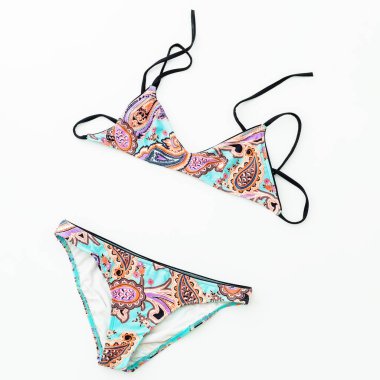 Beyaz arka plan üzerinde mayo