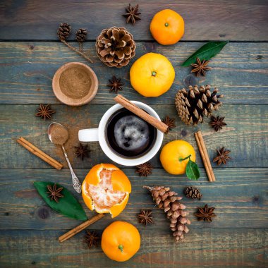 Kahve fincanı, mandalina ahşap tablo