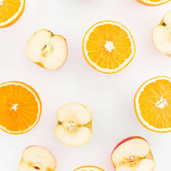 Orange and apple slices on white — Stock Photo, Image