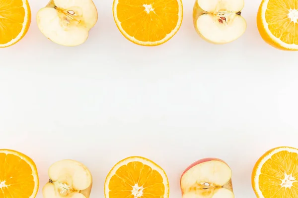 Orange and apple slices on white — Stock Photo, Image