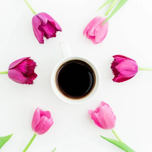 Flores de tulipán con taza de café — Foto de Stock