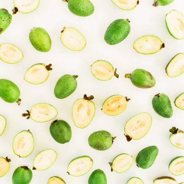 Feijoa fruta sobre fondo blanco. —  Fotos de Stock