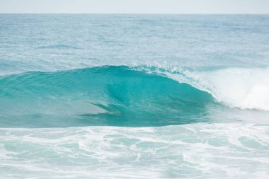Dalgalar büyük deniz sıçramasına