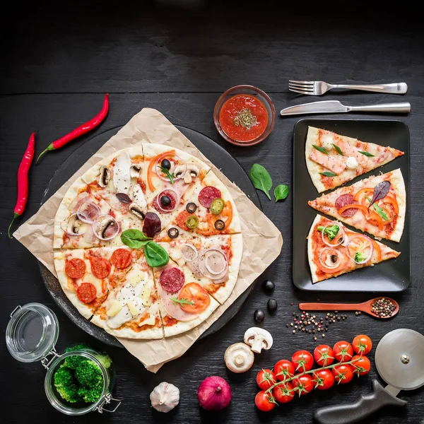 Домашняя итальянская пицца с местом для текста — стоковое фото