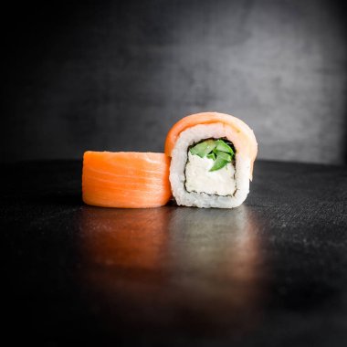 lezzetli suşi rulo