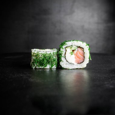 lezzetli suşi rulo