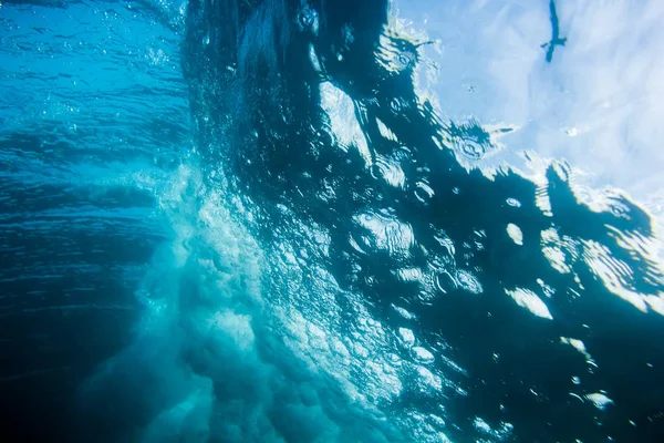 Dalgalar büyük deniz sıçraması — Stok fotoğraf
