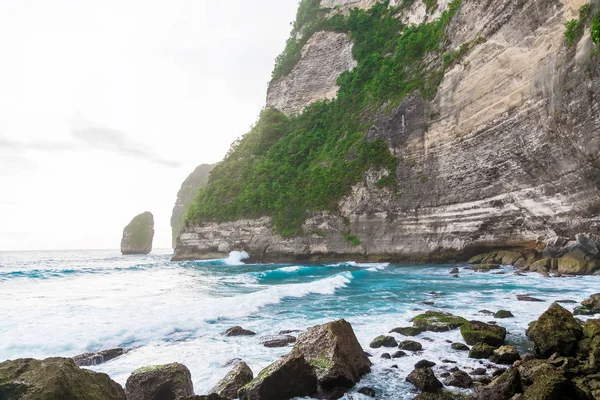 Rocky landscape at ocean coast — Stock Photo, Image