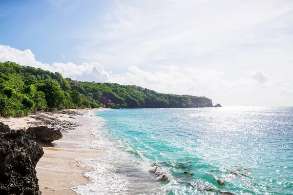 Tropical seascape shoreline at daytime — Stock Photo, Image