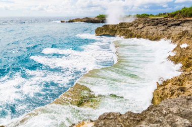 kayalık manzara okyanus sahilinde