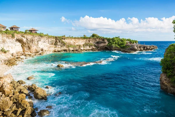 Rocky lagoon at ocean coast — Stock Photo, Image