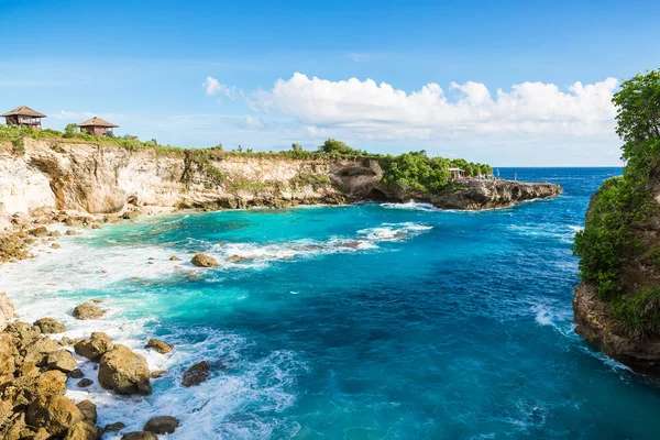 Rocky lagoon at ocean coast — Stock Photo, Image