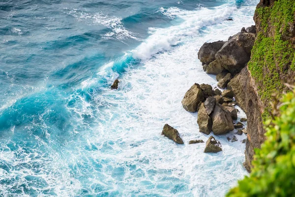 Paisaje rocoso en la costa del océano —  Fotos de Stock