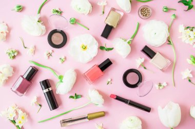 beyaz çiçekli kozmetik