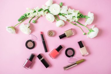 Kozmetik ile ihale çiçekler