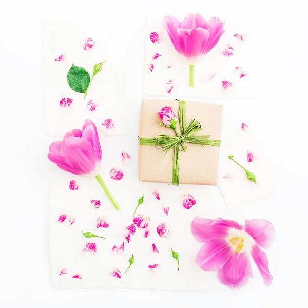 Pembe Lale çiçek ve hediye — Stok fotoğraf