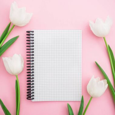 Lale çiçek ve not defteri