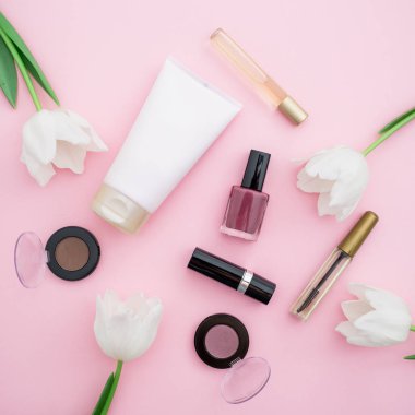 kozmetik ile beyaz laleler 