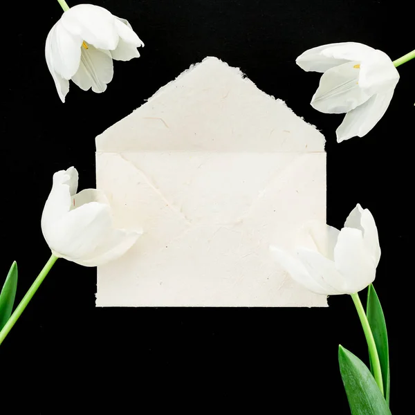 Tulip flowers and envelope — Stock Photo, Image