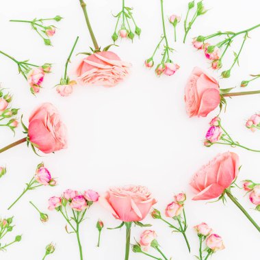 beyaz üzerine pembe güller