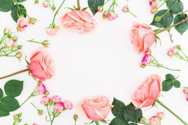 beyaz üzerine pembe güller