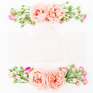 beyaz üzerine pembe güller