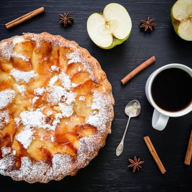 Charlotte pasta, kahve kupa