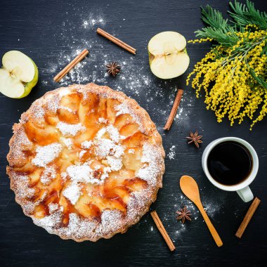 Charlotte pasta, kahve kupa