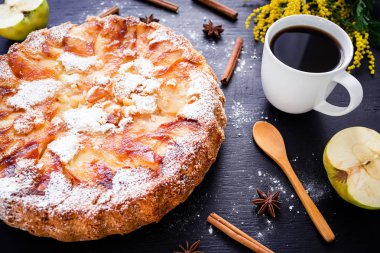 Charlotte pasta, kahve kupa