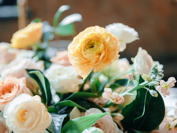 Buquê feito de flores da primavera — Fotografia de Stock