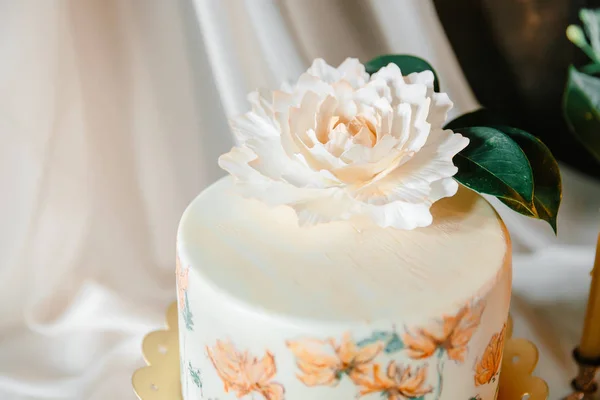Wedding cake and  flower. — Stock Photo, Image