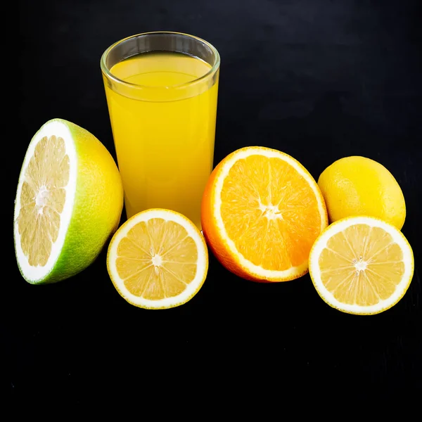 Zumo sabroso natural hecho de limón — Foto de Stock