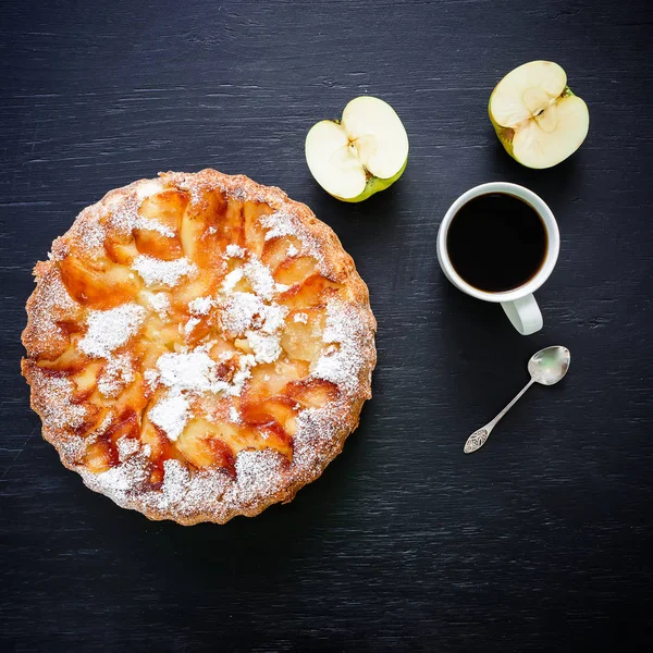 Torta Charlotte, tazza di caffè — Foto Stock