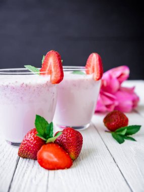 Çilek smoothies çilek ile